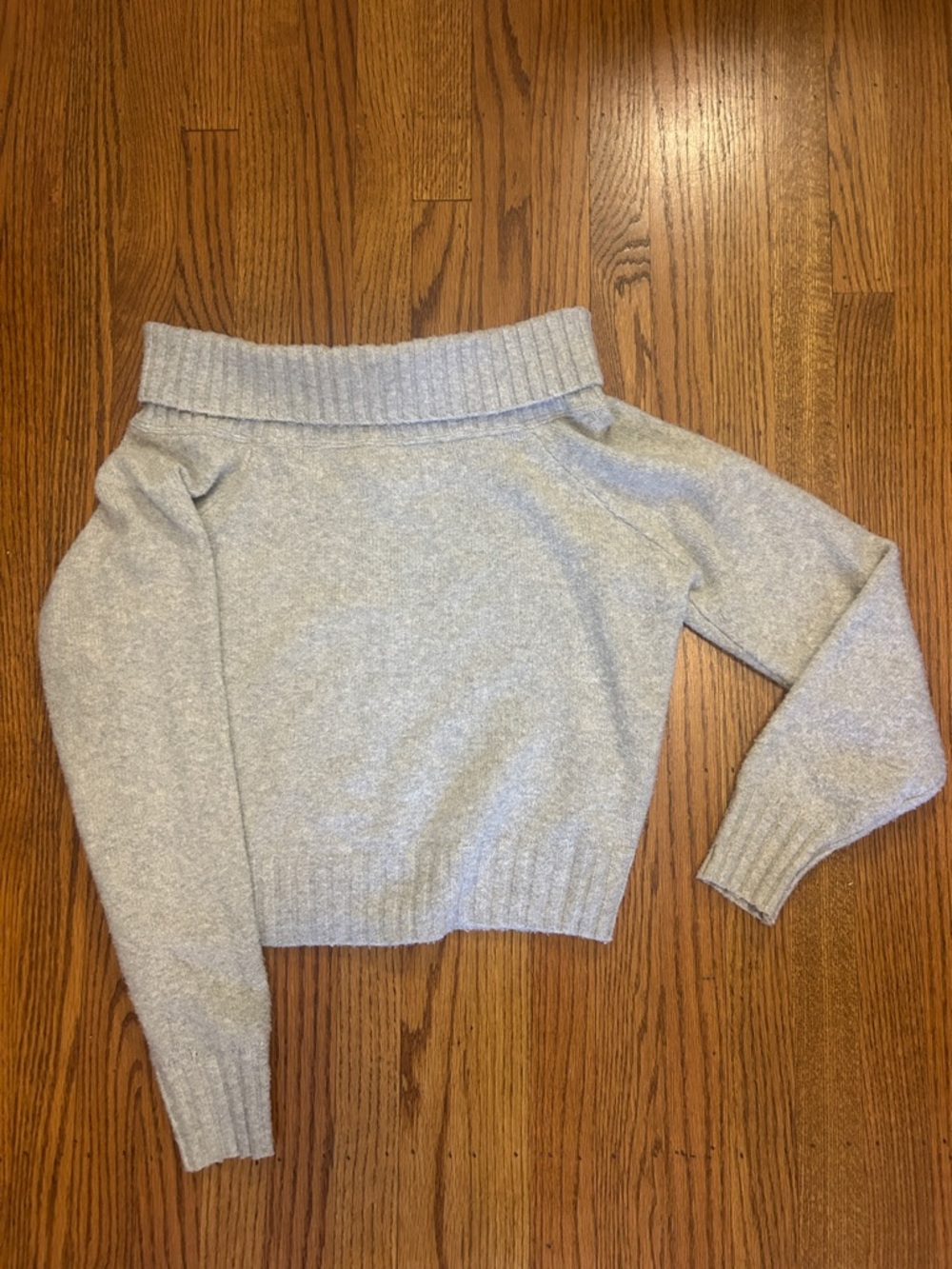 Hollister Off-Shoulder Women's Sweater - Light Gray